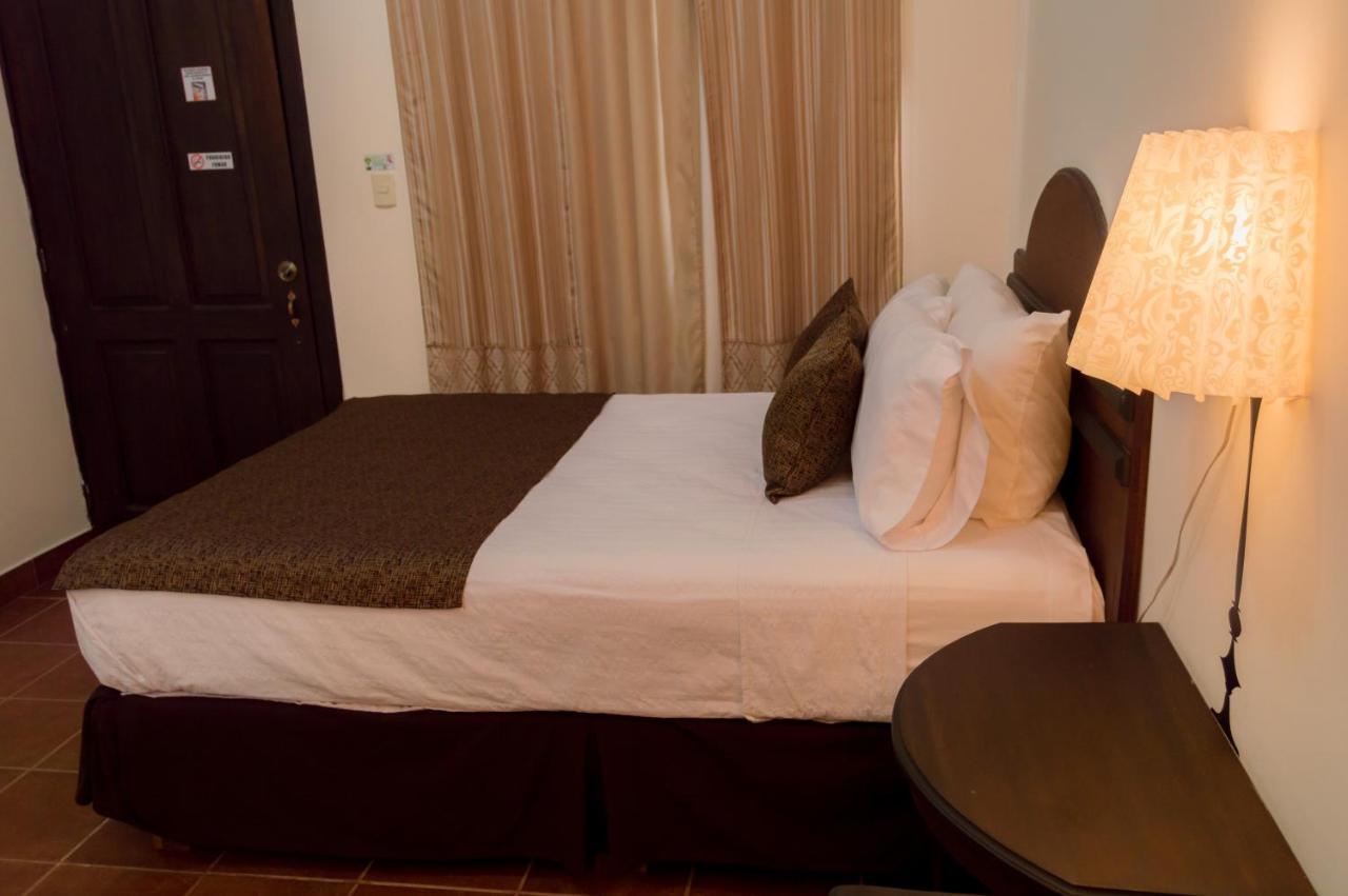רטאלולאו Casa Bourbon Hotel מראה חיצוני תמונה